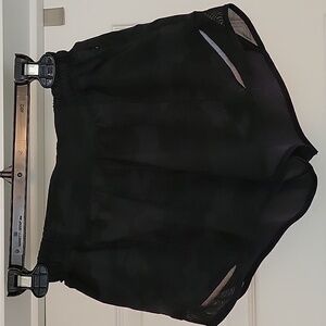 Lululemon HottyHot 4" low-rise short Size 4 Black Camo